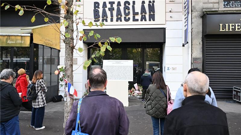 Paris gedenkt: Zehn Jahre nach den Anschlägen am Bataclan