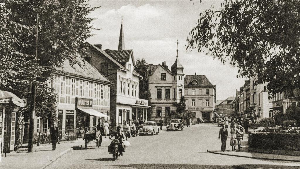 Parkraummanagement ist 1954 noch ein Fremdwort. Autofahrer stellen ihr Kraftfahr...