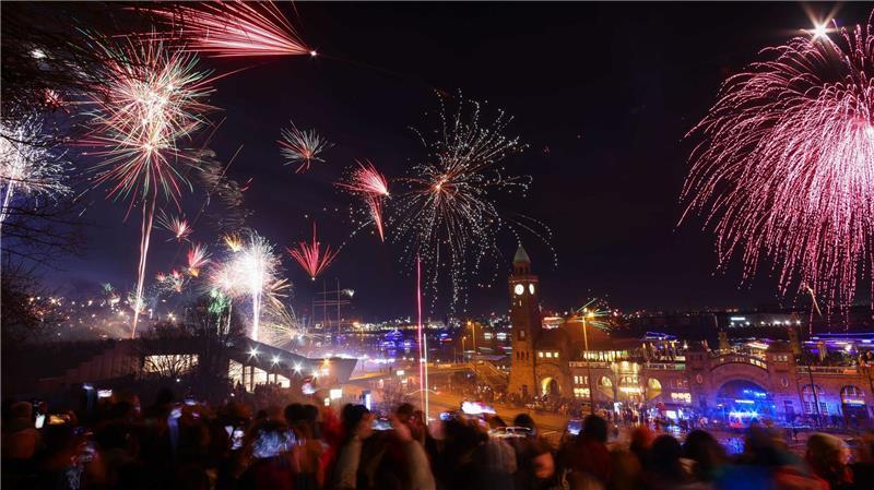 Party auf einer schwimmenden Bühne - das ZDF sendet seine Live-Show aus der Hafencity in Hamburg. (Archivbild)