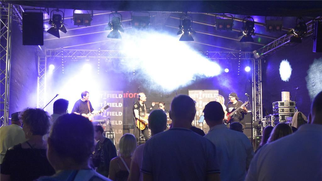 Partyband Hitfield bringt die Leute zum Tanzen.