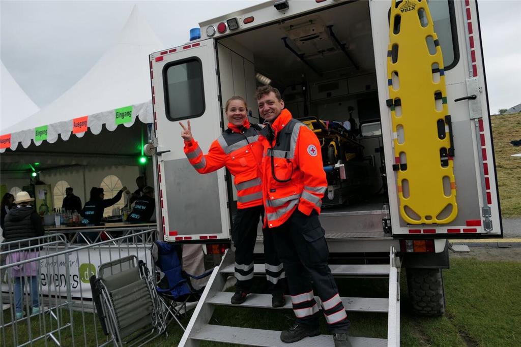 Partygrößen wie Mickie Krause spielten vor 4000 Besuchern beim Elbstrandfestival...