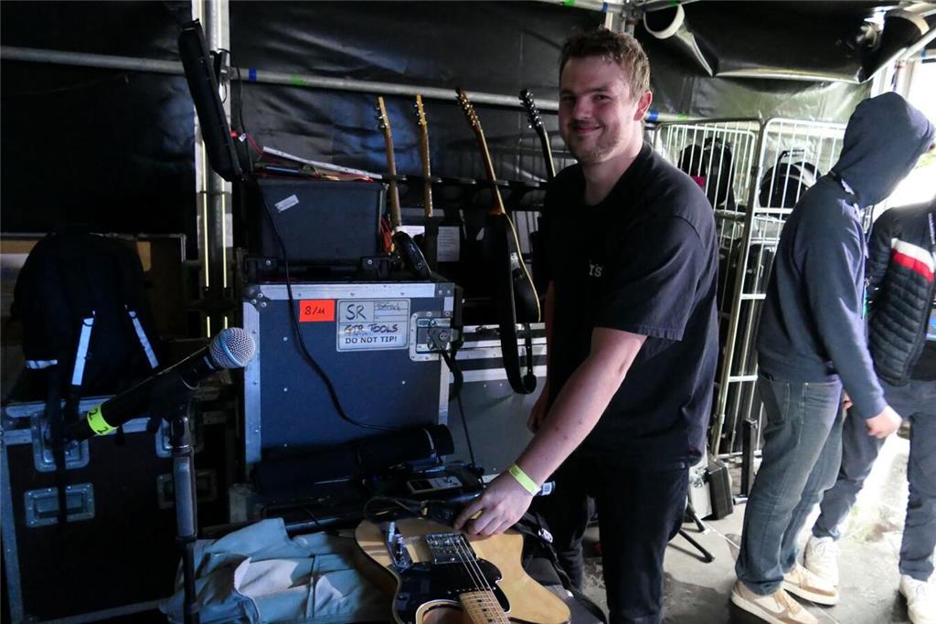 Partygrößen wie Mickie Krause spielten vor 4000 Besuchern beim Elbstrandfestival...