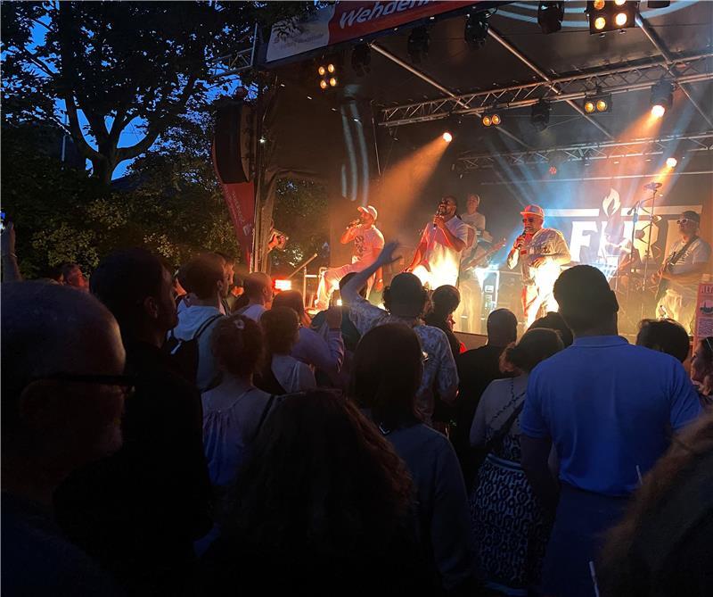 Buxtehuder Altstadtfest: Das ist neu auf der beliebten Partymeile Partystimmung am Wehdenhof.