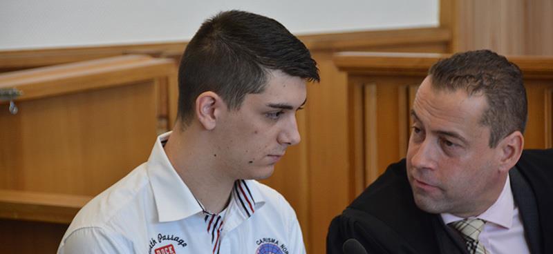 Pascal D. mit Verteidiger Heiko Granzin. Foto Stephan