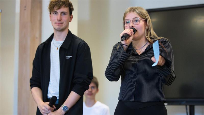 Pascal Wandt und Isabel Umland haben schon häufiger vor Publikum gesprochen.