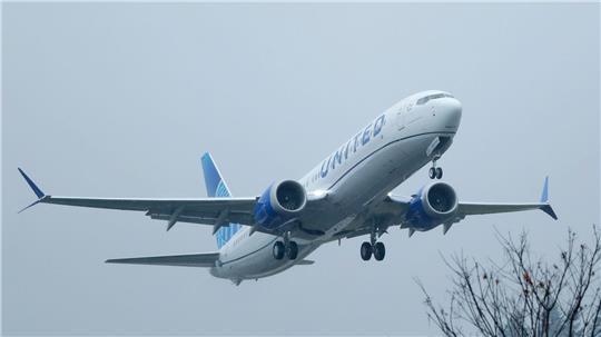 Passagierflugzeug muss nach Sicherheitsvorfall zwischenlanden. (Archivbild)