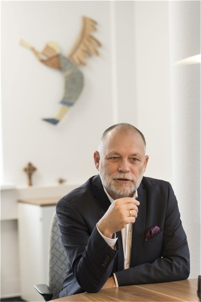 Landespastor: „Meiner Erfahrung nach gibt es sehr viele solidarische Menschen“ Pastor Dirk Ahrens glaubt, dass unsere Gesellschaft sehr viel besser ist, als wir oft denken. Foto: Axel Nordmeier/Diakonie