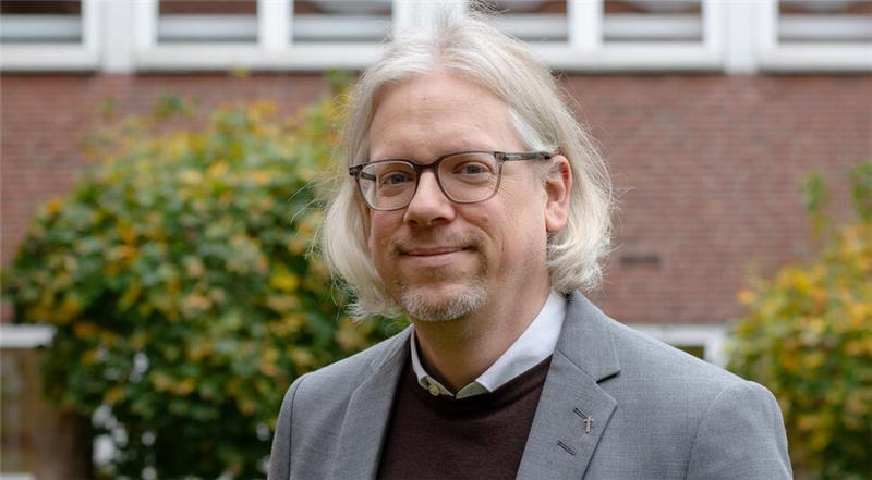 Pastor Dr. Dominik Wolff ist Ansprechpartner für Lehrkräfte im Elbe-Weser-Raum.