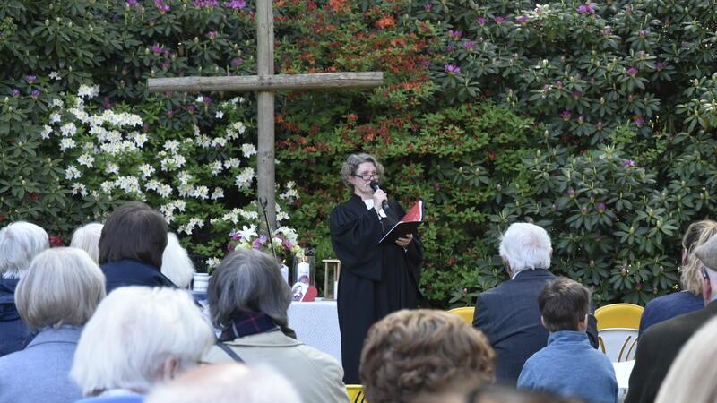 Pastorin Dorlies Schulze predigt über die Bedeutung von Himmelfahrt.