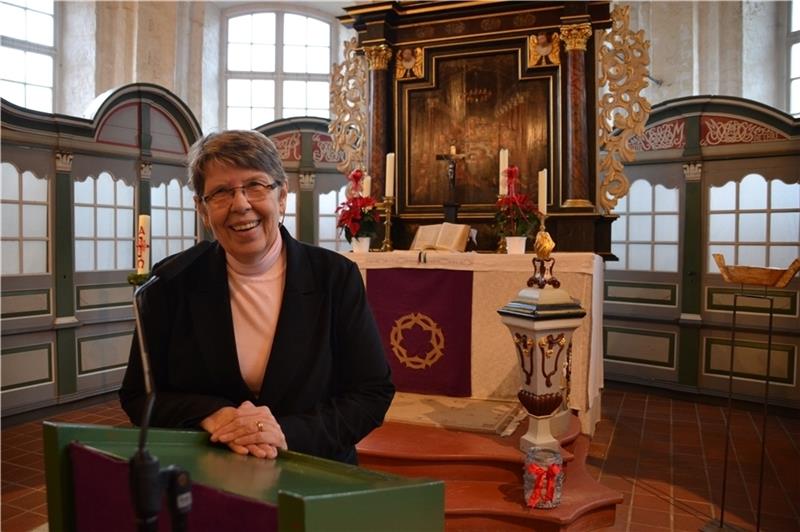 Pastorin Martina Janssen verlässt die St.-Dionysius-Kirche in Hamelwörden und geht in den Ruhestand. Foto: Helfferich