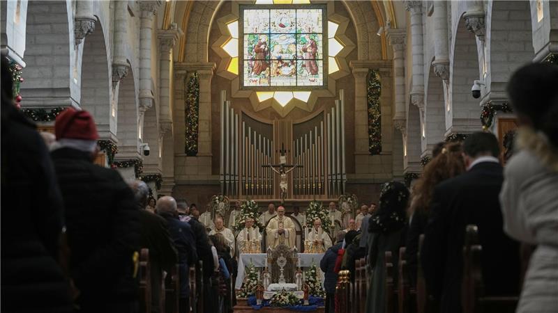 Patriarch Pizzaballa leitet Weihnachtsmesse in der Geburtskirche von Bethlehem