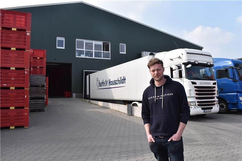 Patrick Hauschildt aus Jork-Wisch plant, in Guderhandviertel, anstelle der Obstgemeinschaftsbrennerei Niederelbe, an der Landestraße L 125 einen Verpackungsbetrieb für Obst zu errichten. Der Obsthof Hauschildt und der Handelsbetrieb in Wisc