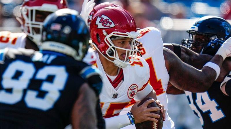 Nach nächstem NFL-Krimi: Mahomes fordert „mehr Kantersiege“ Patrick Mahomes und die Chiefs haben acht ihrer elf Spiele nur äußerst knapp gewonnen.
