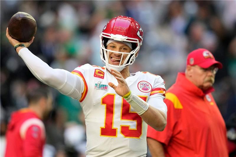NFL: Chiefs garantieren Quarterback Mahomes 210 Millionen Patrick Mahomes war seit 2020 bereits der NFL-Profi mit dem größten Vertrag in der Geschichte der Liga.