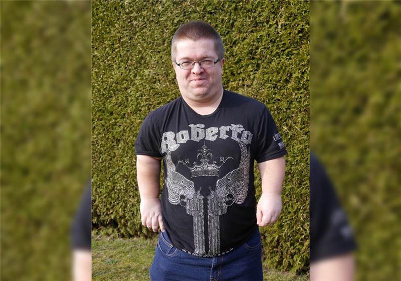 Große Maschinen sind für ihn kein Problem Patrick Mattern erzählt, wie schwierig es ist, als Kleinwüchsiger einen Job zu finden. Foto: Umland