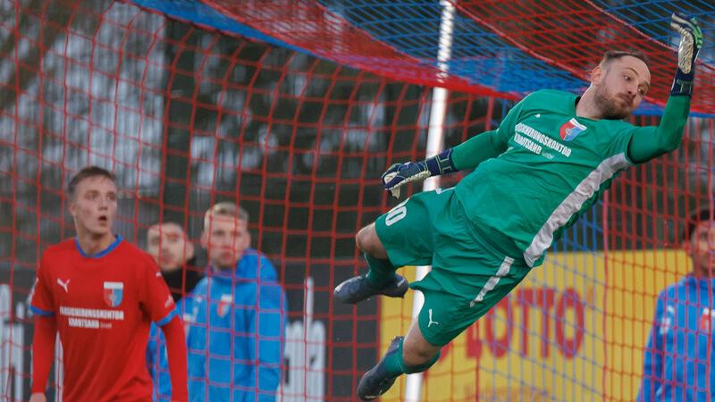 Patrick Siefkes gehört seit Jahren zu den besten Torhütern in der Regionalliga Nord. Gelingt ihm gegen den HSV auch so eine Galavorstellung wie einst dem jetzigen Torwarttrainer Christoffer Schellin?