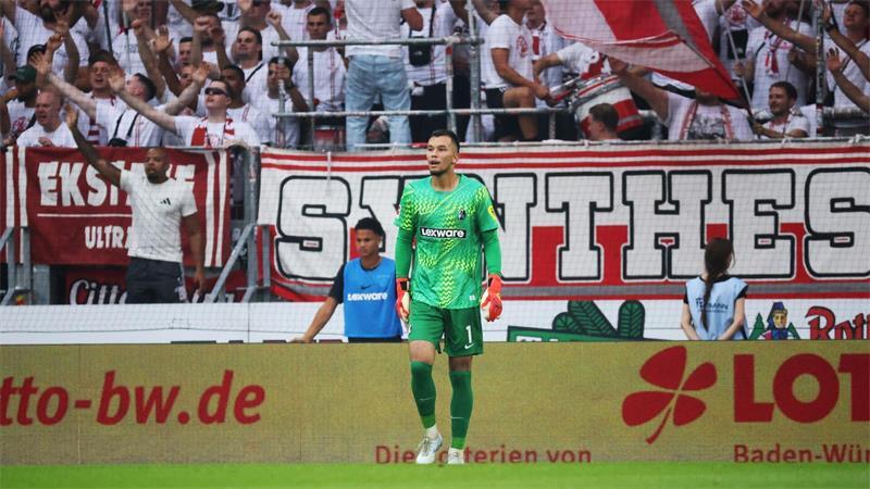 Backhaus-Fehler und Scherhant-Gala: Freiburg souverän weiter Patzte beim 1:1 der Schotten: SC-Neuzugang Mio Backhaus.