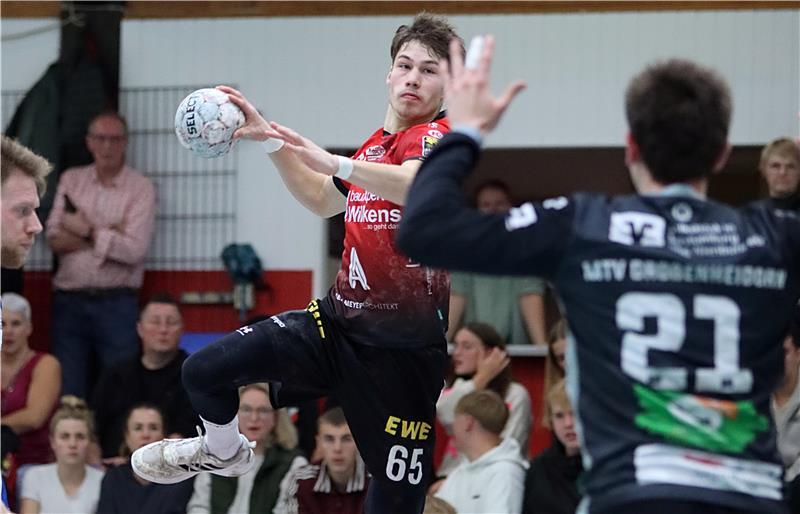 Lehrstunde in Tempo-Handball: Beckdorf chancenlos gegen Titelfavorit Paul-Johannes Pöhls.
