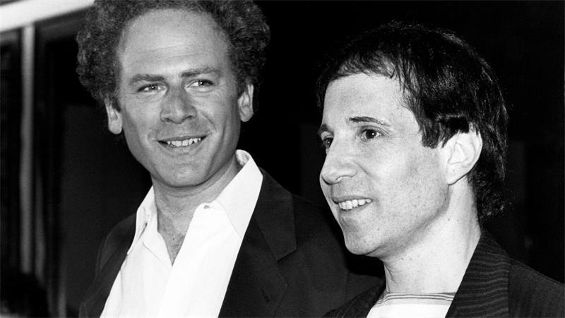 Art Garfunkel sagt einziges Deutschlandkonzert ab Paul Simon (r) und Art Garfunkel wurden als das Duo Simon & Garfunkel weltberühmt. (Archivbild)