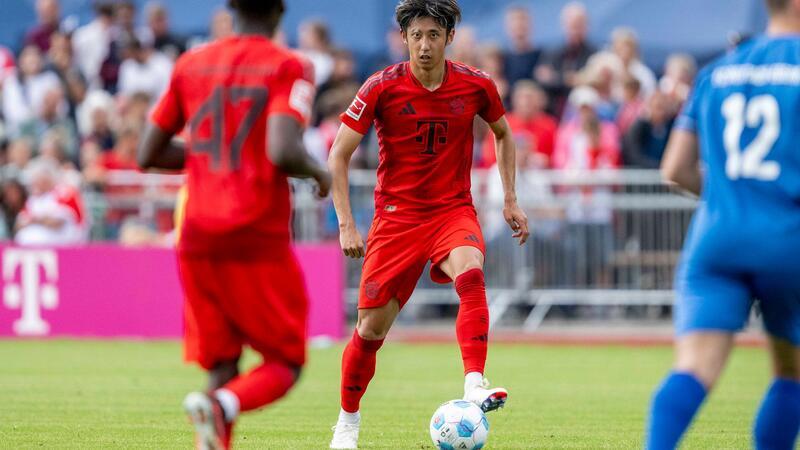 Schlapper Bayern-Test vor Asien-Trip: „Anders vorgestellt“ Pech für Hiroki Ito (M), im zweiten Testspiel für die Bayern verletzt er sich.