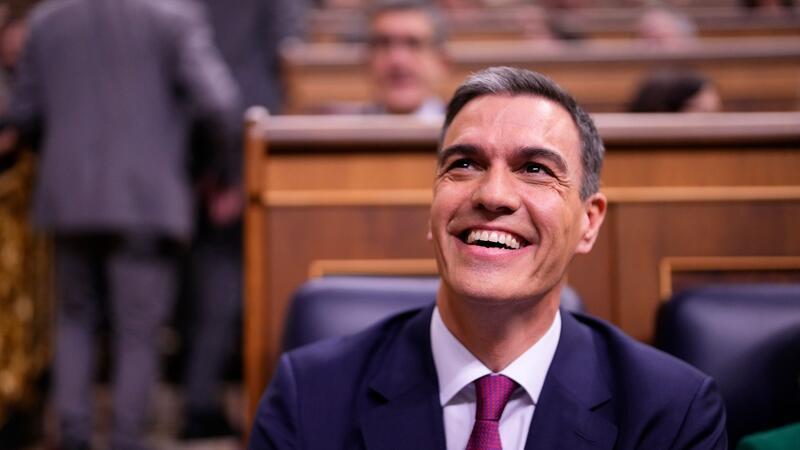 Spaniens Regierung: Sánchez vor turbulenter Amtszeit Pedro Sanchez, Ministerpräsident von Spanien, während der Amtseinführungsdebatte im spanischen Parlament.