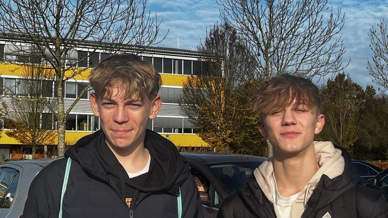 Peer Ehlen und Joel Möhrke sind 17. Freiwillig würden sie sich nicht melden - aber wenn das Los auf sie fiele, würden sie Wehrdienst leisten.