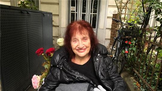 Peggy Parnass, Tochter des jüdische Ehepaars Parnass bei der Umbenennung des Platzes.