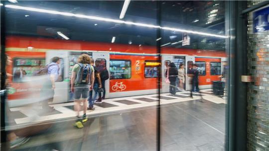 Pendeln gehört für Studenten oft zum Alltag. (Symbolbild)