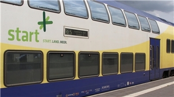 Pendler zwischen Stade und Cuxhaven müssen sich auf neue Zug-Farben einstellen. Die Regionalexpress fährt demnächst im Rot der DB Regio.
