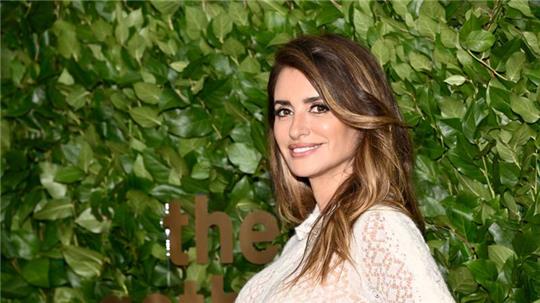 Penélope Cruz: Handys sind grausames Experiment an Kindern Penelope Cruz lehnt Handys für ihre Kinder (10 und 12 Jahre) ab.