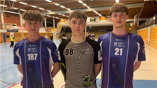 Wehrdienst: Junge Handballer aus dem Kreis Stade wollen nicht in den Krieg Pepe Wolf (von links), Lennart Wiebusch und Matti Severloh von der JSG FSH sind sich einig: Den freiwilligen Wehrdienst wollen sie nicht antreten.
