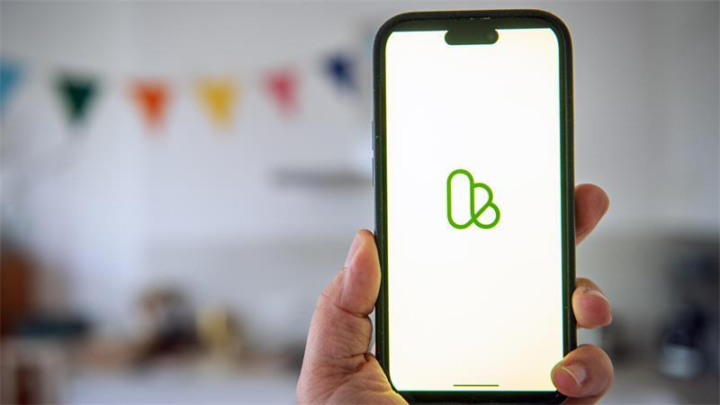Die Kleinanzeigen-App ist auf einem Handy geöffnet.