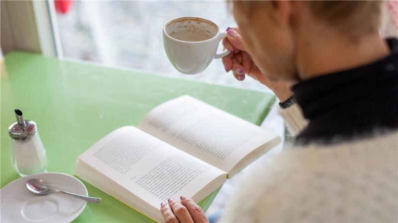 Perfect match: guter Kaffee und ein inspirierendes Buch.