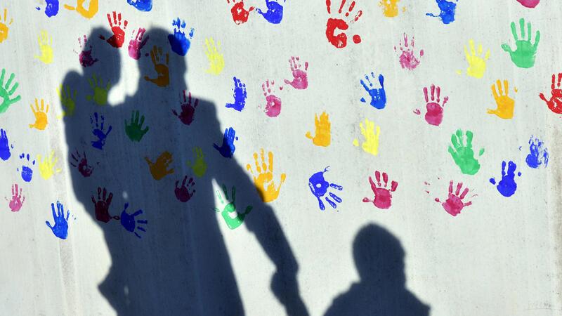 Personalmangel in Kitas im Kreis Stade: Regierung legt Gesetzentwurf vor Personalmangel in Kitas bringt Familien in eine schwierige Lage. Eine Gesetzesreform soll die Personalplanung jetzt erleichtern.