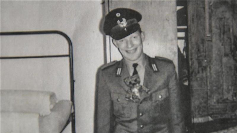 Missbrauch von Kindern in Elsdorf: Ein Opfer erzählt Erschreckendes Peter Braun im Alter von 18 Jahren bei der Bundeswehr in Schleswig.