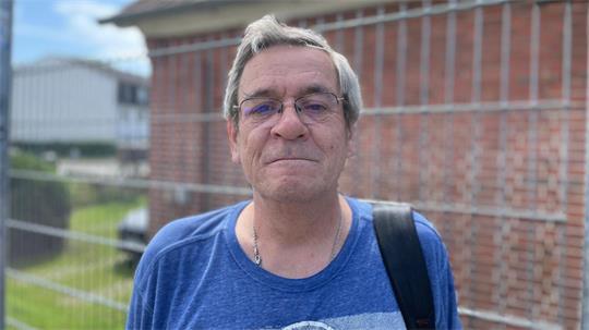 Peter Dahl fährt jeden Tag von Heimfeld nach Elstorf zur Arbeit. Am Dienstag kommt er aufgrund des mutmaßlichen Brandanschlags zu spät.