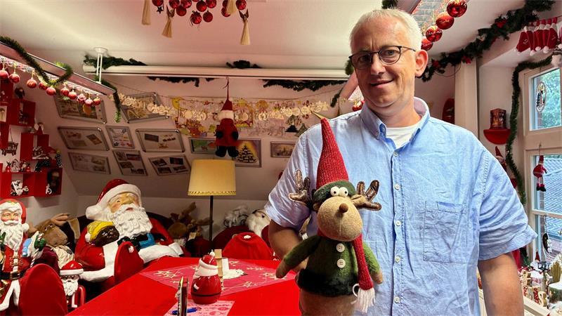Darum beneiden die Experten der Weihnachtspost Himmelpforten Peter Gerecke aus St. Nikolaus im Saarland ist seit dem zweiten Treffen in Berlin dabei. Er setzte mit dem Elch einen grünen Kontrapunkt zum Rot.