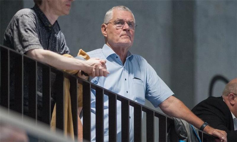 Peter Prior (68) ist seit fast drei Jahrzehnten Motor des Bundesliga-Handballs in Buxtehude.