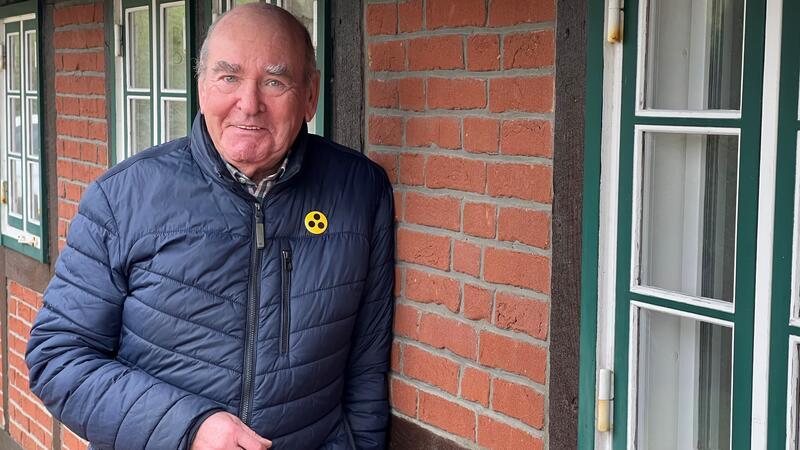 Peter Schneidereit gibt Vorsitz im Verein Festung Grauerort ab - das ist der Grund Peter Schneidereit an seinem Fachwerkhaus in Abbenfleth - bald beginnt für ihn ein neuer Lebensabschnitt.