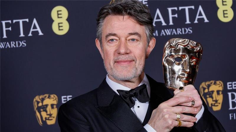 Bafta-Verleihung: „Konklave“ als Bester Film ausgezeichnet Peter Straughan erhielt den Preis für das Beste Adaptierte Drehbuch für „Konklave“