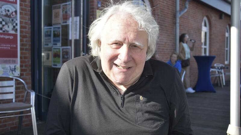 Büstenhalter und Michael Schulte: Was Peter Urban in Buxtehude verrät Peter Urban war zum zweiten Mal Gast im Kulturforum.