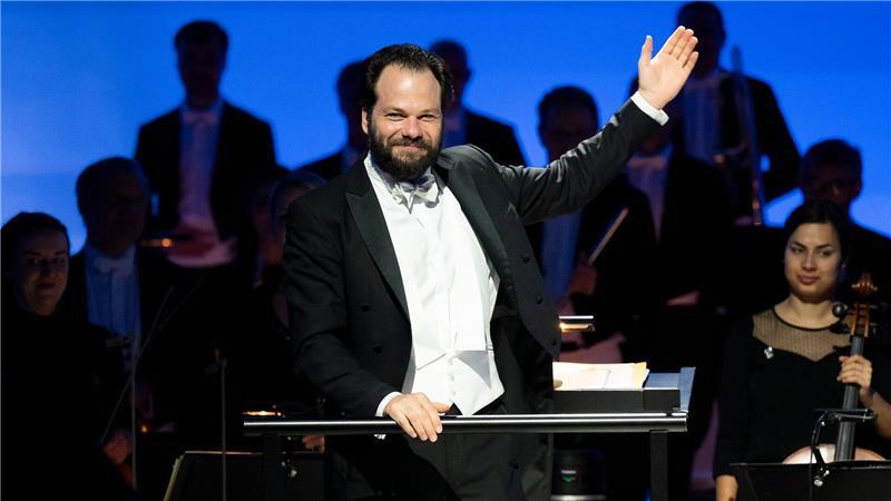 Der „Donauwalzer“ reist ins All zur Voyager 1 Petr Popelka, Chefdirigent der Wiener Symphoniker.