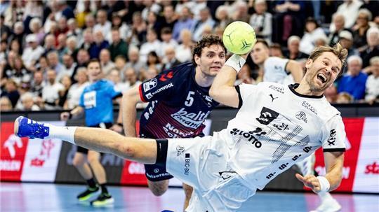 Petter Överby und der THW Kiel ziehen als Gruppensieger in die Hauptrunde der European League ein.