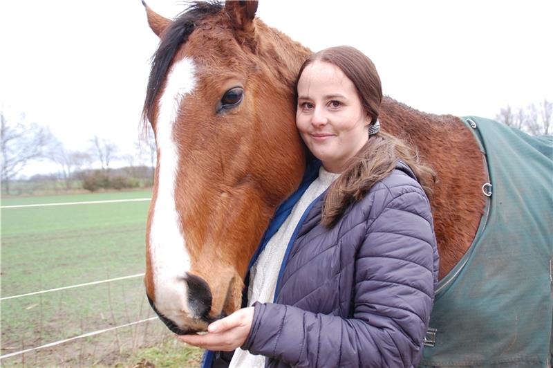 Pferde sind Balsam für die Seele, sagt Sandy Haarke. Der neue Gnadenhof in Apensen ist ihr großes Herzensprojekt. Fotos: Laudien