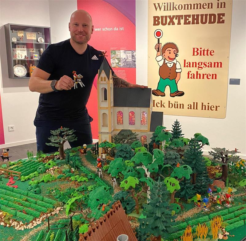 Märchenhafte Playmobil-Welt in Buxtehude Pferde sind beim jungen Publikum immer gern gesehen und bekommen auch in der Szenerie für Buxtehude einen Platz.