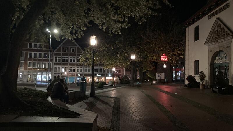Angstraum Pferdemarkt: Was ist dran an der gefühlten Unsicherheit? Pferdemarkt bei Nacht (2023).