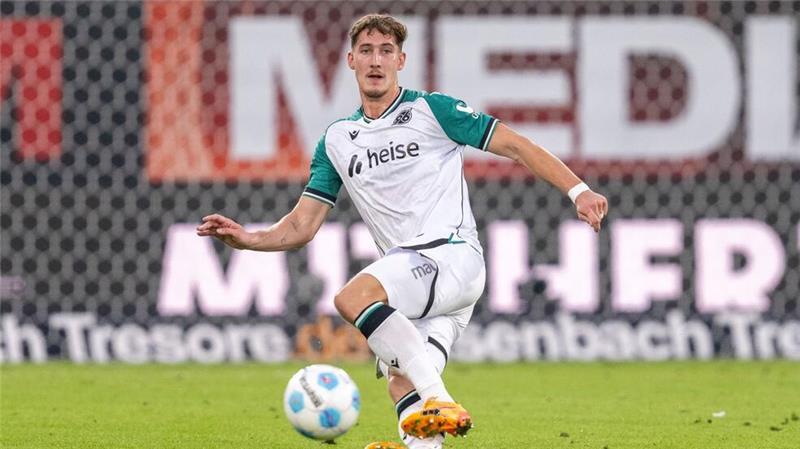 Phil Neumann wechselt im Sommer von Hannover 96 zu Birmingham City.