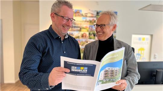 Philip Laing (links) und Ingomar Schumacher-Hahn planen und realisieren die zwei neuen Gebäude auf dem Festplatz in Stade.