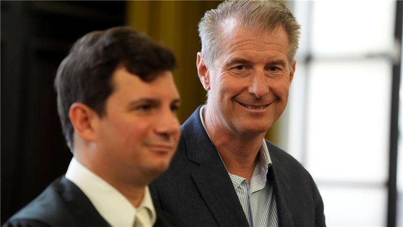 Philip von der Meden (links), Anwalt von Christina Blocks Ex-Mann Stephan Hensel (rechts), thematisiert im Prozess um die Entführung der Kinder den Sorgerechtsstreit. (Archivbild)