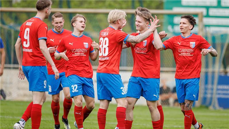 D/A II debütiert erfolgreich im Pokal - Es folgt ein Derby Philipp Aue (rechts) traf im Pokal zwei Mal für D/A II.